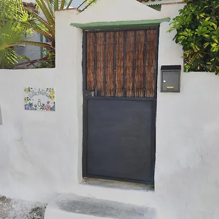 Home2Book Charming Garden House & Bbq Vila