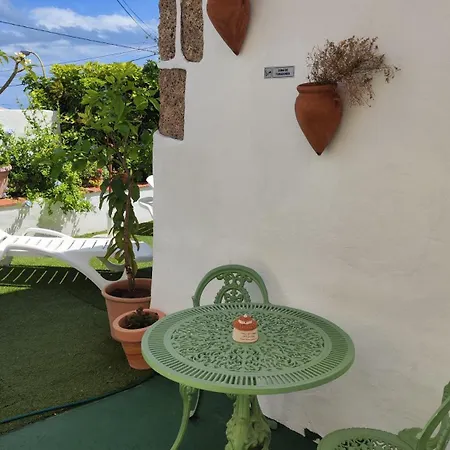 Home2Book Charming Garden House & Bbq