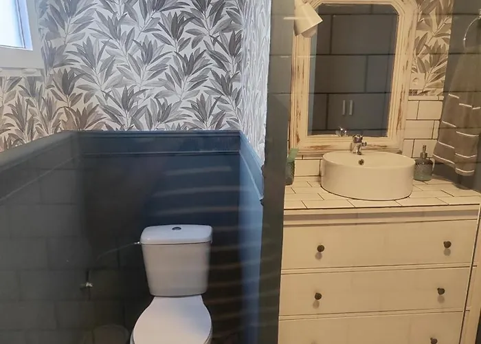 Home2book Charming Garden House & Bbq