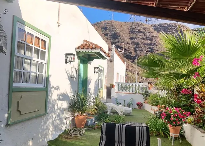 Вилла Home2book Charming Garden House & Bbq *