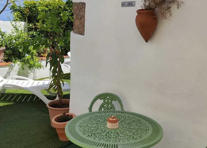 Home2Book Charming Garden House & Bbq