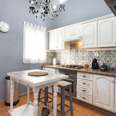 Villa Home2book Charming Garden House & Bbq