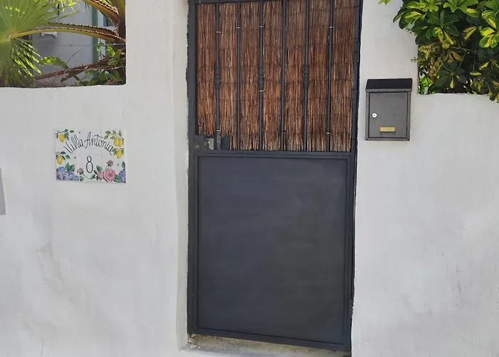 Home2Book Charming Garden House & Bbq Villa